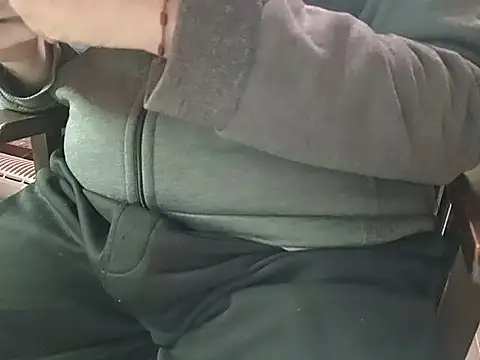 Snapshot of BabyBearMilk chatting on 07-07-26, 10:47 BabyBearMilk online show from 07-07-26, 10:47