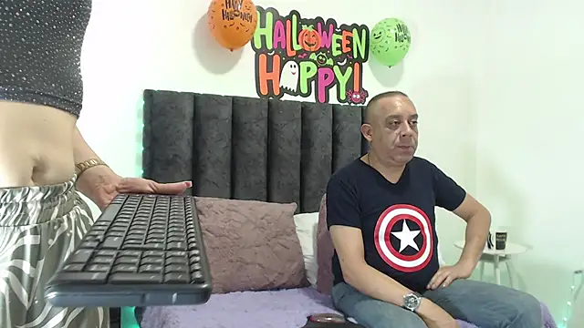 Snapshot of GabrielandAbigail chatting on 10-29-25, 09:05 GabrielandAbigail online show from 10-29-25, 09:05