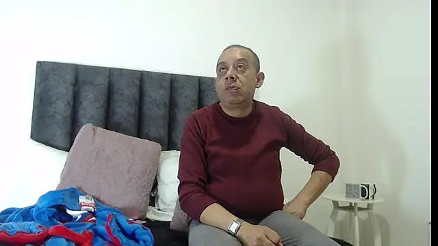 Snapshot of GabrielandAbigail chatting on 11-28-25, 01:58 GabrielandAbigail online show from 11-28-25, 01:58