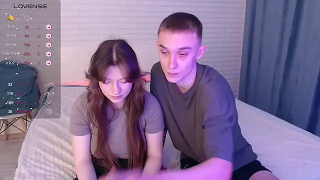 Snapshot of Blushing_couple chatting on 09-19-25, 09:32 Blushing couple online show from 09-19-25, 09:32