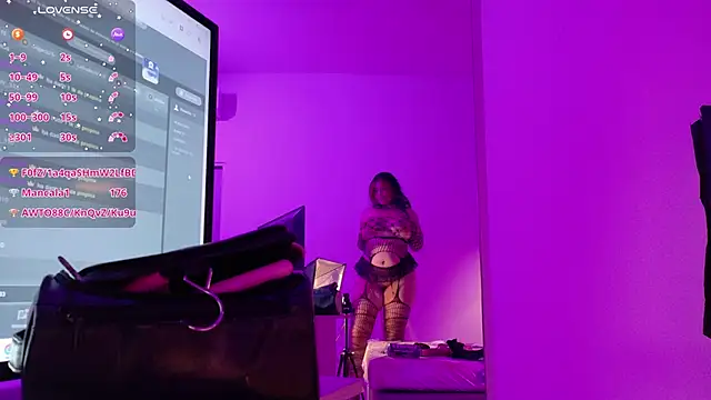 Snapshot of SamanthaaReed chatting on 09-19-25, 03:30 SamanthaaReed online show from 09-19-25, 03:30
