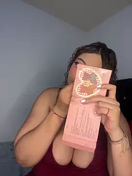 Snapshot of SamanthaaReed chatting on 09-27-25, 11:43 SamanthaaReed online show from 09-27-25, 11:43
