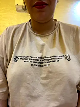 Snapshot of Bold-arabic-vibes chatting on 12-14-25, 09:30 Bold-arabic-vibes online show from 12-14-25, 09:30