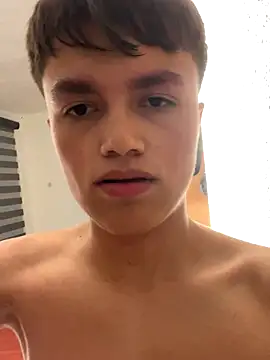 Snapshot of andrew_gara chatting on 09-20-25, 03:18 andrew gara online show from 09-20-25, 03:18