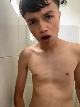 Snapshot of andrew_gara chatting on 09-21-25, 07:15 andrew gara online show from 09-21-25, 07:15