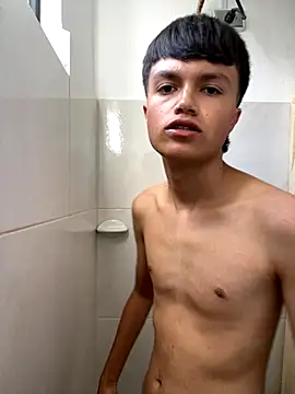 Snapshot of andrew_gara chatting on 09-22-25, 08:44 andrew gara online show from 09-22-25, 08:44