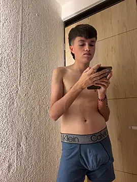 Snapshot of andrew_gara chatting on 09-26-25, 03:43 andrew gara online show from 09-26-25, 03:43