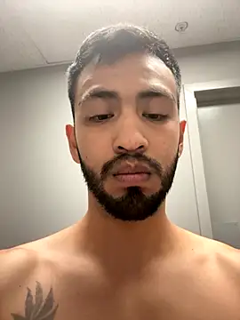 Snapshot of Yinigi chatting on 09-20-25, 01:39 Yinigi online show from 09-20-25, 01:39