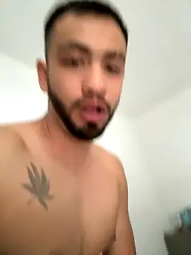 Snapshot of Yinigi chatting on 10-07-25, 08:28 Yinigi online show from 10-07-25, 08:28