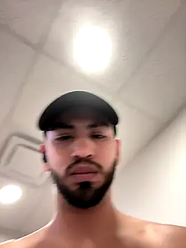 Snapshot of Yinigi chatting on 10-09-25, 01:20 Yinigi online show from 10-09-25, 01:20