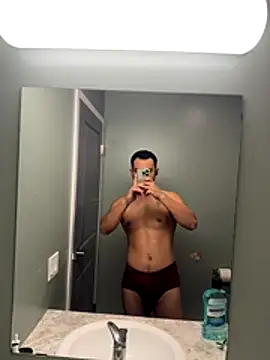 Snapshot of Yinigi chatting on 10-25-25, 01:07 Yinigi online show from 10-25-25, 01:07