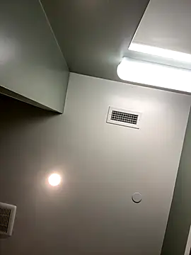 Snapshot of Yinigi chatting on 10-26-25, 01:39 Yinigi online show from 10-26-25, 01:39