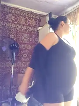 Snapshot of CutieMarine chatting on 10-22-25, 10:04 CutieMarine online show from 10-22-25, 10:04