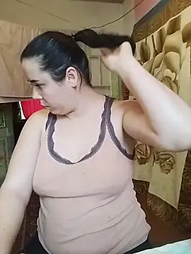 Snapshot of CutieMarine chatting on 12-16-25, 12:21 CutieMarine online show from 12-16-25, 12:21