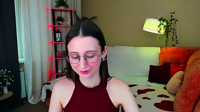 Snapshot of YourLovellyStory chatting on 06-20-26, 11:35 YourLovellyStory online show from 06-20-26, 11:35