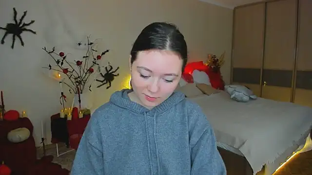 Snapshot of AlluringLookk chatting on 10-25-25, 04:42 AlluringLookk online show from 10-25-25, 04:42