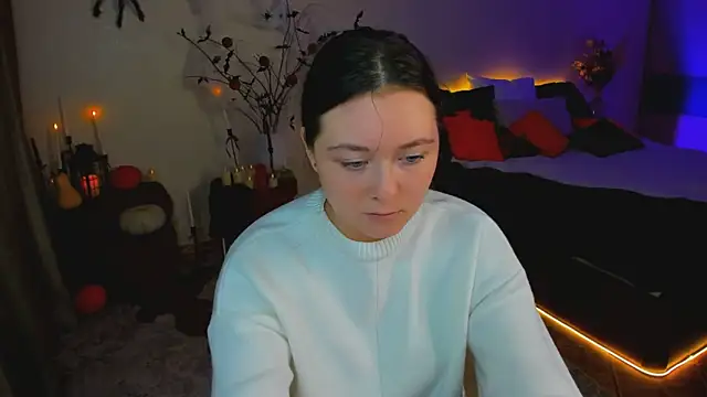 Snapshot of AlluringLookk chatting on 10-28-25, 10:08 AlluringLookk online show from 10-28-25, 10:08