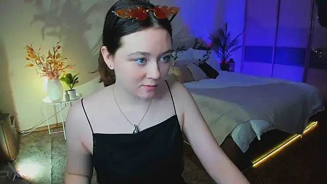 Snapshot of AlluringLookk chatting on 11-13-25, 11:20 AlluringLookk online show from 11-13-25, 11:20