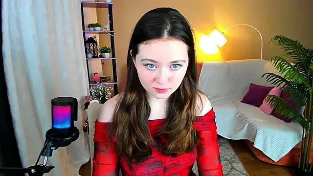 Snapshot of AlluringLookk chatting on 11-21-25, 04:16 AlluringLookk online show from 11-21-25, 04:16