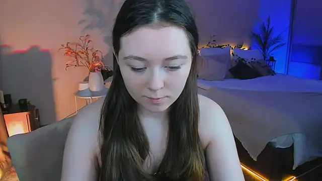 Snapshot of AlluringLookk chatting on 11-23-25, 04:18 AlluringLookk online show from 11-23-25, 04:18