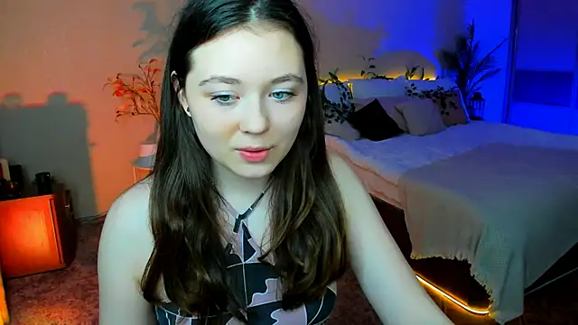 Snapshot of AlluringLookk chatting on 11-26-25, 04:41 AlluringLookk online show from 11-26-25, 04:41