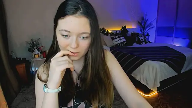 Snapshot of AlluringLookk chatting on 12-16-25, 01:16 AlluringLookk online show from 12-16-25, 01:16