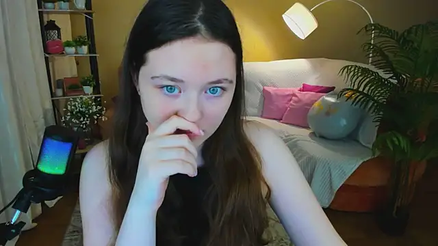 Snapshot of AlluringLookk chatting on 01-19-26, 04:22 AlluringLookk online show from 01-19-26, 04:22