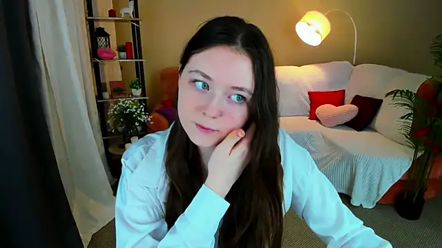 Snapshot of AlluringLookk chatting on 02-16-26, 06:37 AlluringLookk online show from 02-16-26, 06:37