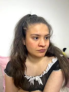 Snapshot of Emilyybennet_ chatting on 11-15-25, 12:30 Emilyybennet online show from 11-15-25, 12:30