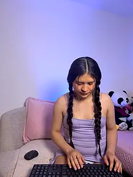 Snapshot of Emilyybennet_ chatting on 11-21-25, 08:02 Emilyybennet online show from 11-21-25, 08:02