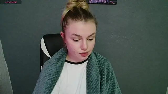 AngelicaHollywood online show from 11-04-25, 10:20