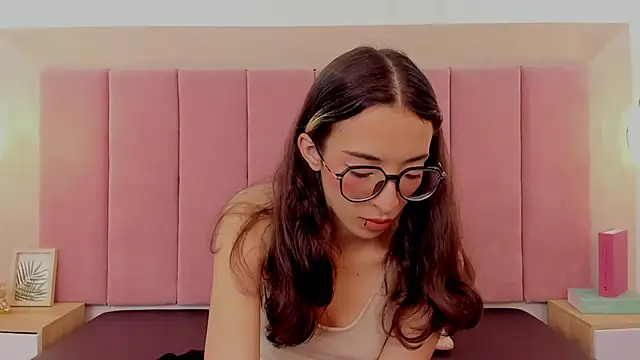 Emilia Bons online show from 11-12-25, 01:33