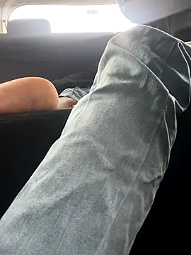 Snapshot of Dickey-B-RSA chatting on 11-05-25, 10:04 Dickey-B-RSA online show from 11-05-25, 10:04