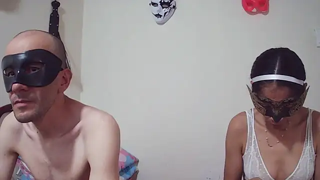 Snapshot of coplehot27 chatting on 11-01-25, 03:03 coplehot27 online show from 11-01-25, 03:03