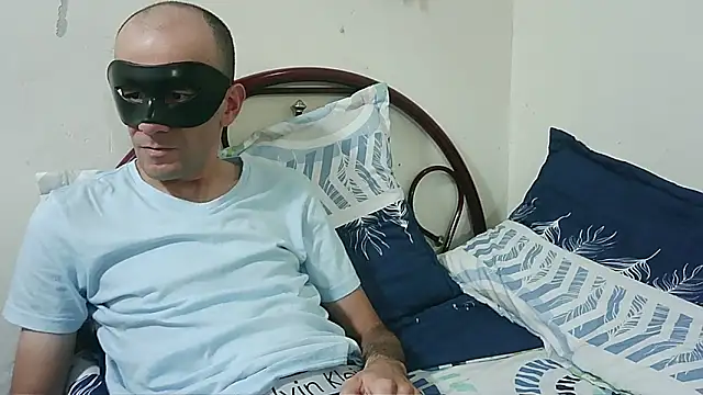 Snapshot of coplehot27 chatting on 11-06-25, 03:46 coplehot27 online show from 11-06-25, 03:46