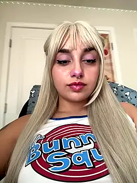 Snapshot of CharmingMaddie chatting on 10-03-25, 03:53 CharmingMaddie online show from 10-03-25, 03:53