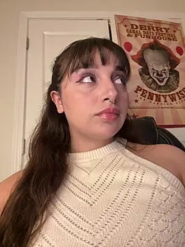 Snapshot of CharmingMaddie chatting on 10-10-25, 02:54 CharmingMaddie online show from 10-10-25, 02:54