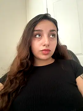 Snapshot of CharmingMaddie chatting on 10-11-25, 04:16 CharmingMaddie online show from 10-11-25, 04:16
