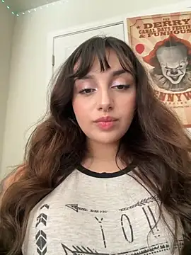Snapshot of CharmingMaddie chatting on 10-14-25, 05:03 CharmingMaddie online show from 10-14-25, 05:03