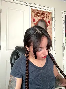 CharmingMaddie online show from 01-11-26, 05:29