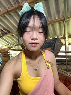 Snapshot of AdamLazis chatting on 10-05-25, 12:53 AdamLazis online show from 10-05-25, 12:53