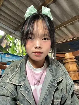 Snapshot of AdamLazis chatting on 10-25-25, 01:24 AdamLazis online show from 10-25-25, 01:24