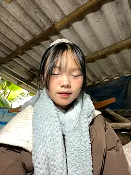 Snapshot of AdamLazis chatting on 11-21-25, 01:04 AdamLazis online show from 11-21-25, 01:04