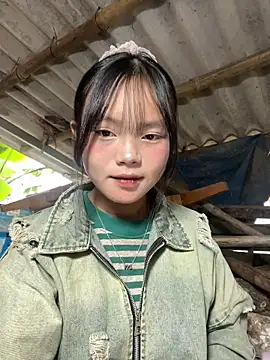 Snapshot of AdamLazis chatting on 12-04-25, 12:42 AdamLazis online show from 12-04-25, 12:42