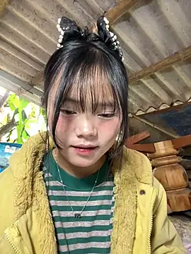 Snapshot of AdamLazis chatting on 12-23-25, 01:47 AdamLazis online show from 12-23-25, 01:47