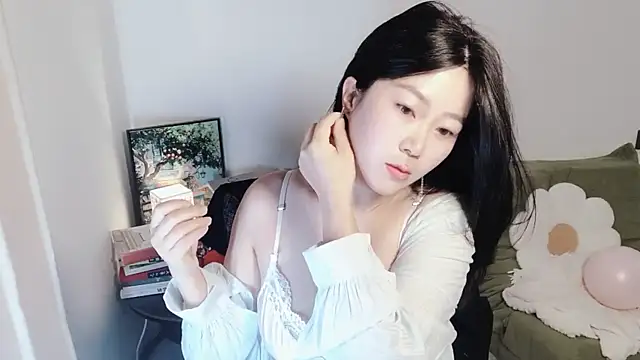 Emmaq996 online show from 11-09-25, 02:32