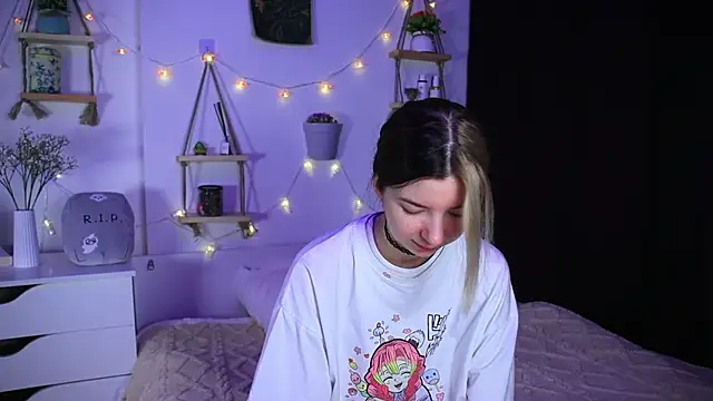 EmmieBlade online show from 10-11-25, 07:12