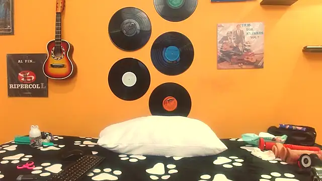 meisevil77 online show from 09-26-25, 02:26