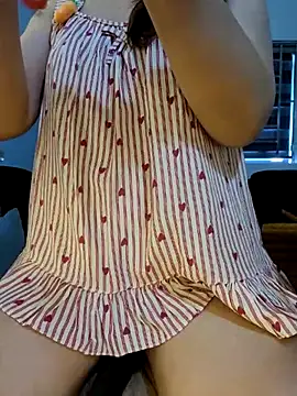 Snapshot of Bee_sweet chatting on 06-10-26, 02:56 Bee sweet online show from 06-10-26, 02:56