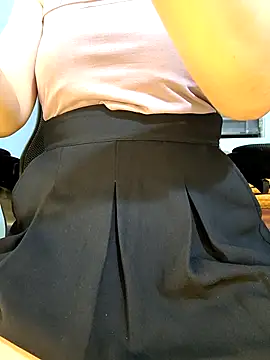 Snapshot of Bee_sweet chatting on 06-14-26, 05:26 Bee sweet online show from 06-14-26, 05:26